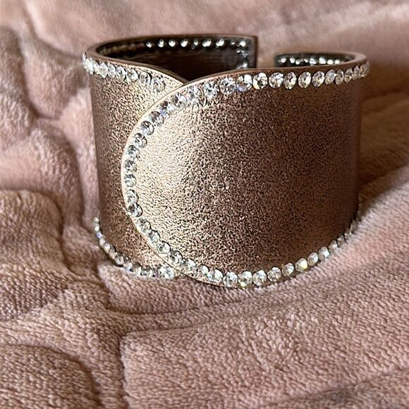 Crystal Cuff Bracelet! - Picture 1 of 8